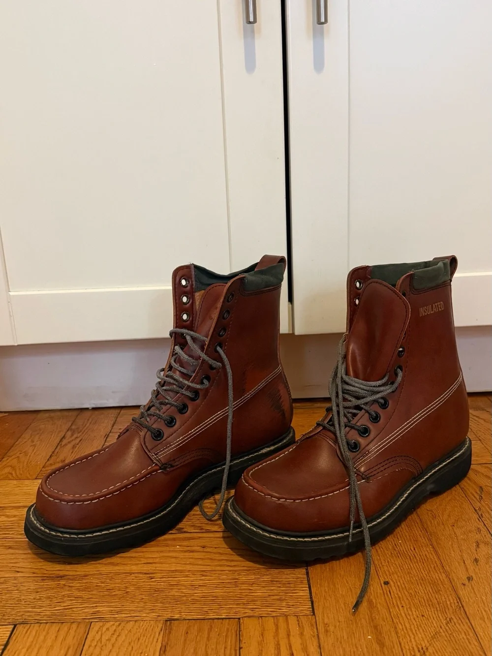 Brown Leather Insulated Work Boots Men’s size 9.5 Lace up Round Toe